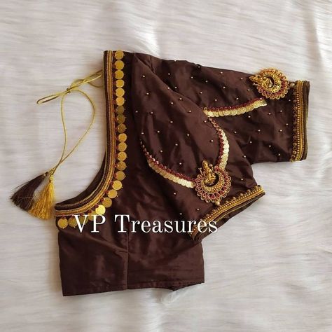 Blouse Traditional Designs, Kaasu Work Blouse Designs, Aari Work For Beginners, Work Blouse Hand Designs, Aari Work Embroidery, Blouse Aari Work, Worked Blouse, Blouse Designs Catalogue, Latest Blouse Designs Pattern