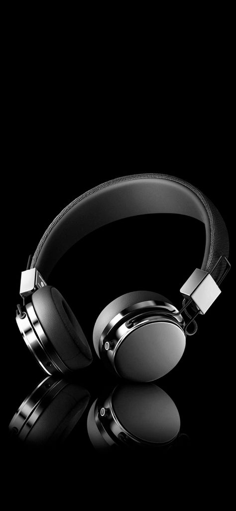 Black Headphones Wallpaper, Headphones Wallpaper Iphone, Headphones Wallpaper Aesthetic, Headphone Background, Headphone Photography, Long Layered Straight Hair, Headphones Photography, Black Headphones Aesthetic, Layered Straight Hair