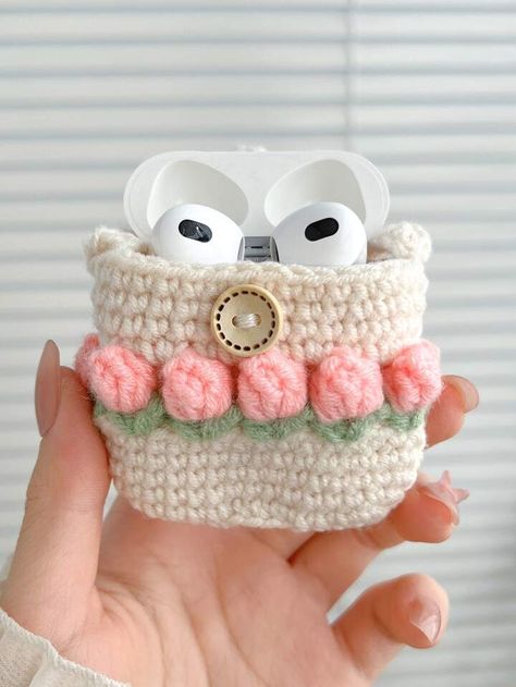 Multicolor Collar Tela Estuches de felpa para auriculares Embellished Apple Airpods Pro, Plush Bags, Airpods 3, Crochet Instructions, Flower Decor, Earphone Case, Apple Airpods, Handmade Knitting, Airpods Pro