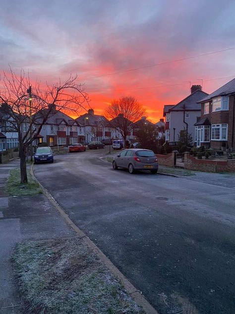 Bright cold morning in South London 🥶 London Early Morning, London Morning Aesthetic, South England Aesthetic, South London Aesthetic, Cold Morning Aesthetic, London Morning, England Street, Blackpool Uk, Bed Selfie