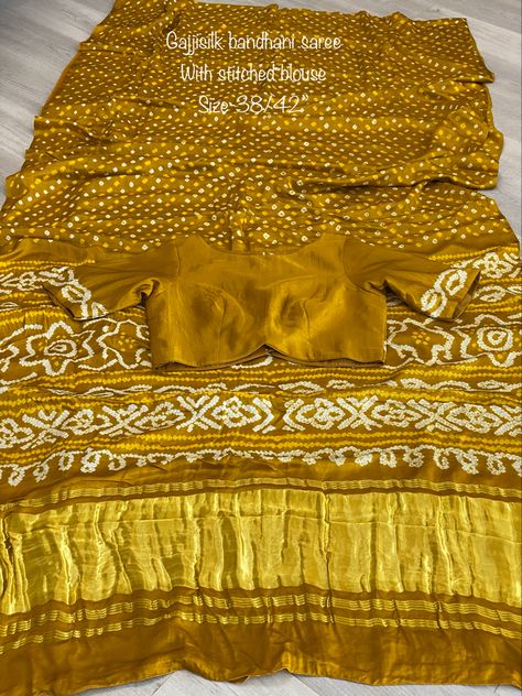 Bandhni Saree Blouse Design, Rajwadi Blouse Pattern, Bandhani Blouse Work, Bandhani Outfits, Bandhani Blouse Design, Bandhani Saree Blouse Design, Gaji Silk Bandhani Saree, Gaji Silk Saree, One Piece Dress Design