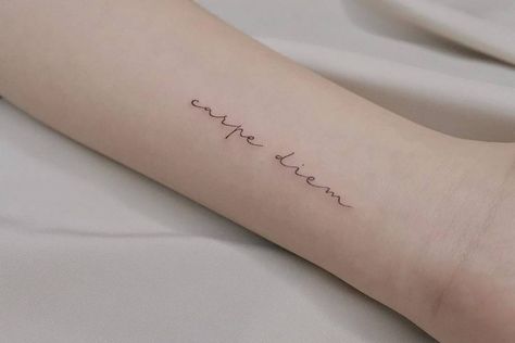 "Carpe diem" lettering tattoo on wrist Carpe Diem Forearm Tattoo, Carpe Diem Wrist Tattoo, French Script Tattoo, Minimalist Tattoo Name, Delicate Name Tattoo, Carpe Diem Tattoo Fonts, Minimalist Name Tattoo, Tiny Name Tattoo, Tattoo Carpe Diem