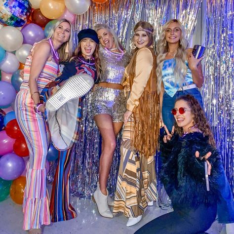 Disco party. Disco outfit. 70s outfit. Disco fever. Disco Boogie Outfit, 70d Disco Fashion, Abba Inspired Outfit Party, Celestial Disco Outfit, Seventies Party Outfit, Roller Disco Party Outfit, Jungle Disco Outfit, Funky Disco Theme Party, 60s Disco Outfit