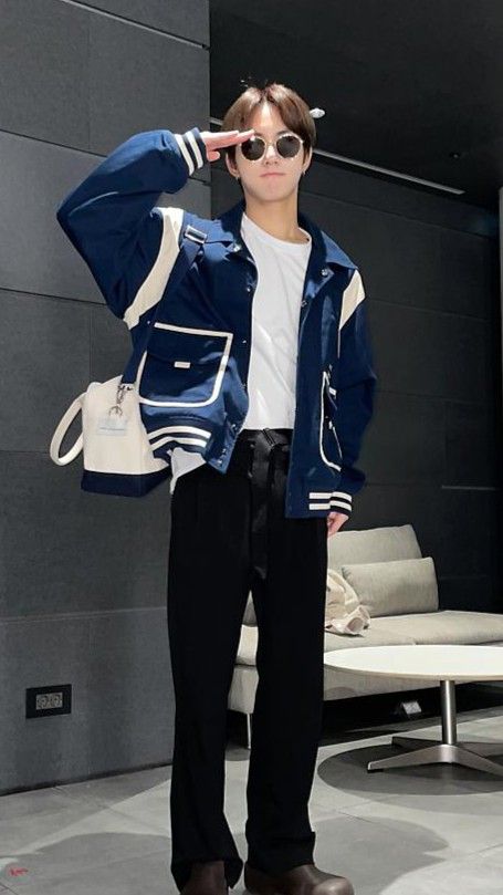 Enhypen Casual Pics, Yang Jungwon Outfits, Jungwon Casual Outfit, Jungwon Outfit Ideas, Jungwon Outfits, Enhypen Fashion, Kpop Selcas, Enhypen Naver Post, Enhypen Naver