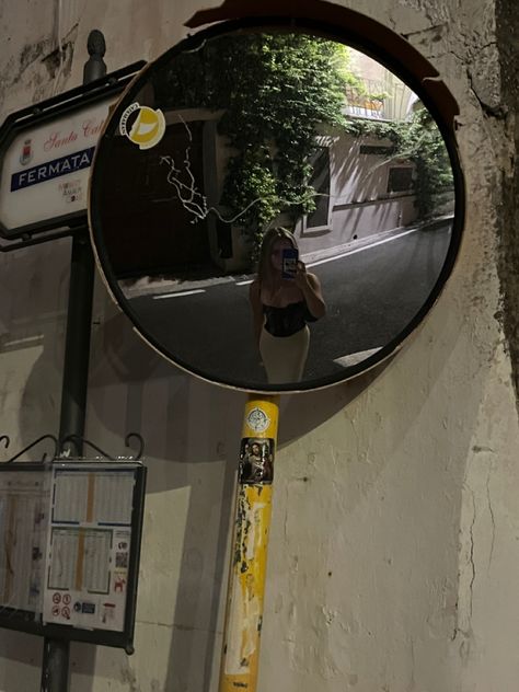 Object Photo Ideas Instagram, Street Mirror Aesthetic, Mirror Aesthetic Pictures, Road Mirror In Room, Traffic Mirror In Room Aesthetic, Street Mirror In Room, Outside Mirror Pictures, Traffic Mirror In Room, Traffic Mirror Selfie