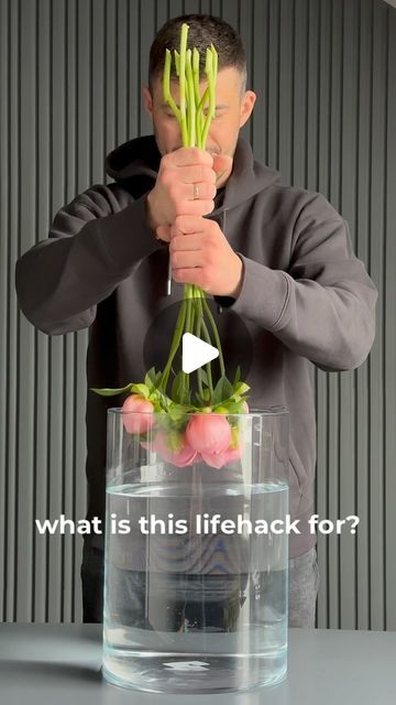 Vase And Flowers Decoration, Peony Flower Arrangement Centerpieces, How To Make A Flower Centerpiece, One Flower Centerpiece, Flower Arrangements In A Vase, How To Arrange Roses In A Vase, Short Vase Flower Arrangements, Peony Arrangement Vase, How To Arrange Flowers