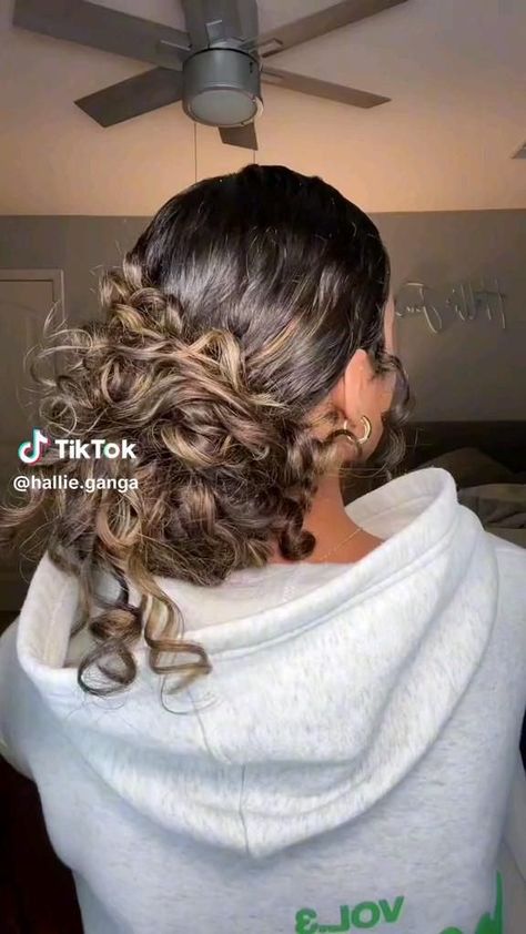 Gorgeous Messy Bun Styles B3 Hair Styles, Curly Hairstyles For Airport, Beach Day Curly Hairstyles, Curly Hairstyles For Traveling, Easy School Hairstyles Curly Hair, Curly Hair Bedtime Hairstyles, Curly Airport Hairstyles, Pool Day Hairstyles Curly Hair, Beach Hair Styles Curly Hair