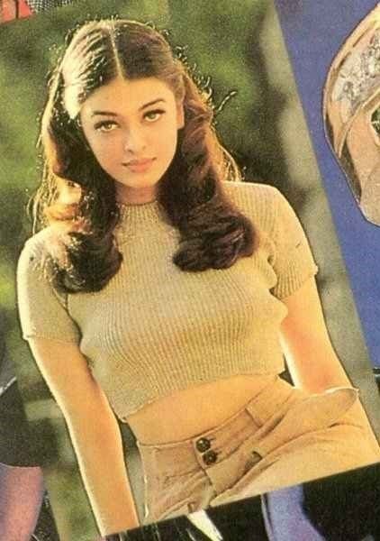 Aishwarya Rai beautiful pics #aishwaryarai #beauty #bollywood #90s #missworld1994 #missworld Aishwarya Rai 90s, Bollywood 90s, 90s Bollywood Fashion, Bollywood Retro, 90s Actresses, 90s Bollywood Aesthetic, Disney Princess Fashion, 90s Bollywood, Bollywood Outfits