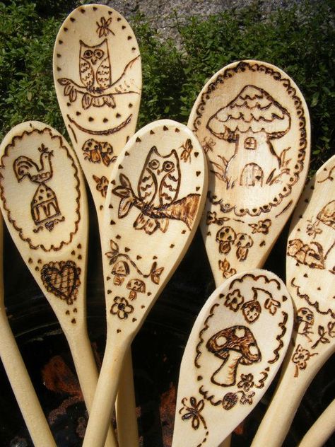 Arrow Target, Wood Burn Spoons, Woodburning Ideas, Wiccan Crafts, Wood Burn Designs, Pagan Crafts, Woodburning Projects, Pyrography Art, Witchy Crafts