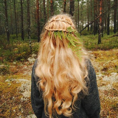 If you are tired, go to the forest. Forest Wood, Mori Girl, Autumn Aesthetic, Morning Light, Narnia, Jane Austen, Early Morning, Hair Goals, Her Hair