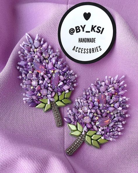 Hand Beaded Embroidery, Diy Bead Embroidery, Diy Embroidery Designs, Bead Embroidery Tutorial, Hand Embroidery Patterns Flowers, Diy Embroidery Patterns, Handmade Embroidery Designs, Bead Embroidery Patterns, Embroidery Neck Designs