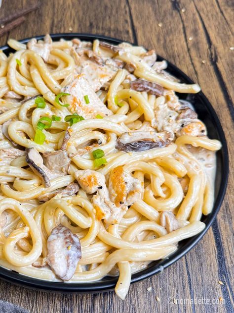 Creamy Udon (with Chicken & Mushrooms) - Nomadette Creamy Udon, Easiest Mac And Cheese, Mushroom Udon, Udon Recipe, Chicken Mushrooms, Easy Mac And Cheese, Rice Cooker Recipes, Creamy Garlic Chicken, Creamy Garlic Sauce