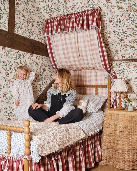 Tess Newall 🔆 on Instagram: "We often pretend we are in a real Secret Garden, choosing favourite flowers 🌹🌸🌾" The Secret Garden Nursery, Tess Newall, Swedish Country House, Whimsical Bedroom, Big Girl Bedrooms, Cosy Corner, Garden Nursery, Bunk Room, Girl’s Room