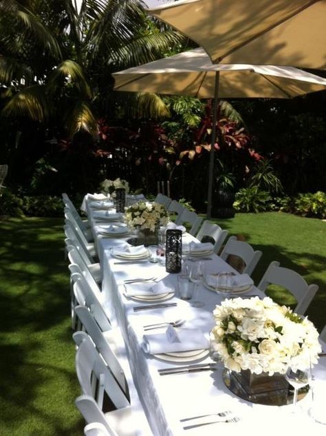 Long table set for a wonderful long lunch Outdoor Lunch Decor, Outdoor Lunch Party, Lunch Table Settings, Wedding Table Display, Backyard Table, Wedding Lunch, Outdoor Lunch, Long Lunch, Rustic Birthday