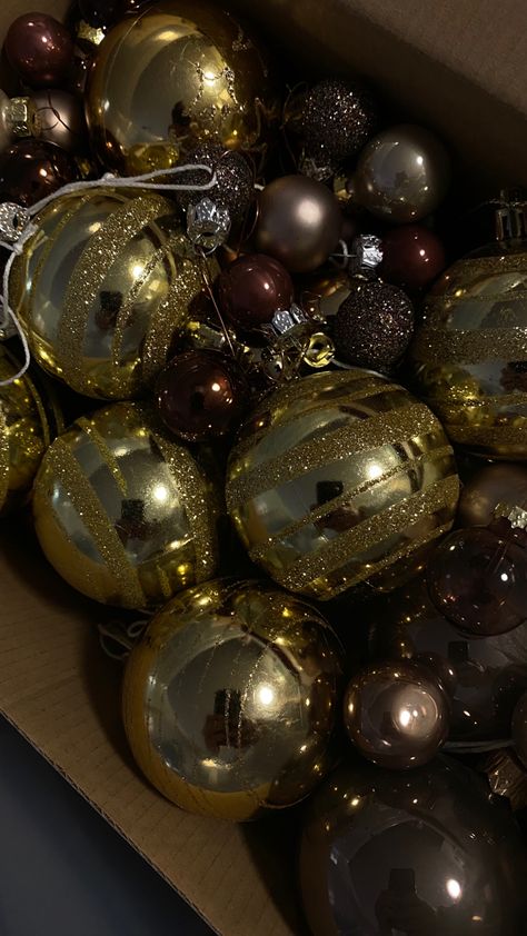 Brown Xmas Aesthetic, Luxe Christmas Aesthetic, Brown Christmas Aesthetic, Gold Christmas Aesthetic, Rome Ideas, Boujee Christmas, Fairy Light Photography, Luxe Christmas, Christmas Dreaming