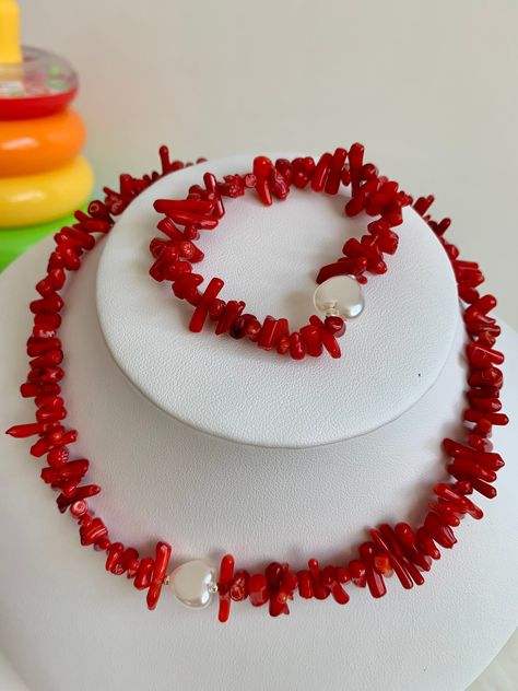 Coral Necklace Designs, Jean Art, Rug Diy, African Jewellery, Braided Rug Diy, African Beads Necklace, Beading For Kids, Graduation 2024, Braided Rug