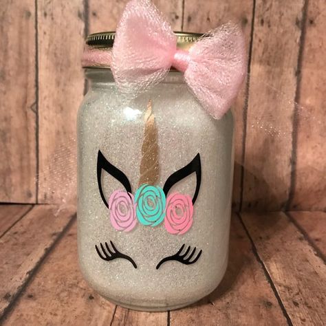 Mason Jar Art, Fairy Jars, Unicorn And Glitter, Halloween Lanterns, Jar Lanterns, Jar Art, Mason Jar Crafts Diy, How To Make Lanterns, Mason Jar Crafts