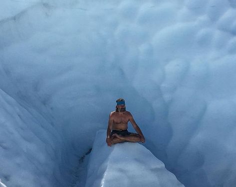 Recently I read a very interesting article about cold therapy. I have written about the benefits of cold therapy before. I truly believe in the benefits of this. This article is about a dutch guy named Wim Hof who became famous for submerging himself in very cold water. He combines this exposure to extreme cold with deep breathing, and mental focus . Wim Hof has many followers who believe in the health benefits that cold plunges can have. Increase Endorphins, Wim Hof Method, Dutch Guys, Body Reset, Wim Hof, Way Back Home, Deep Breathing, Mental Focus, How To Get Sleep