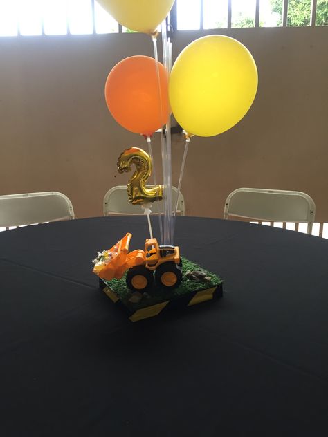 Tonka Truck Centerpieces, Construction Theme Birthday Party Centerpieces, Tools Centerpiece Ideas, Construction Birthday Centerpieces Diy, Construction Party Centerpiece, Construction Birthday Party Centerpieces, Construction Centerpieces, Party Centerpieces Diy, Dump Truck Birthday Party