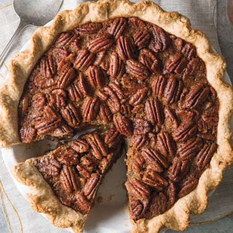 Chocolate Chip Pecan Pie, Pecan Pie Ingredients, Chocolate Pecan Pie Recipe, Chocolate Fudge Cookies, Store Bought Pie Crust, Pumpkin Pecan Pie, Chocolate Pecan Pie, Easy Pie Recipes, Pecan Pie Recipe