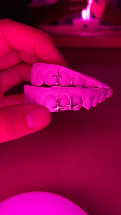 Grills Bottom Teeth Female, Silver Grills Teeth Grillz, Grills For Women Teeth Fangs, Silver Fang Grillz, Gold Grillz For Females, Custom Grillz Ideas, 2 Teeth Grillz, Gap Grillz Women, Women’s Grills