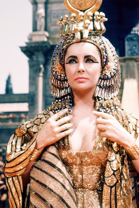 Elizabeth Taylor in "Cleopatra" (1963) Cleopatra Movie, Cleopatra Quotes, Cleopatra 1963, Elizabeth Taylor Cleopatra, Hollywood Vintage, Vintage Hollywood Glamour, Liz Taylor, Quotes Wisdom, Halloween Vibes