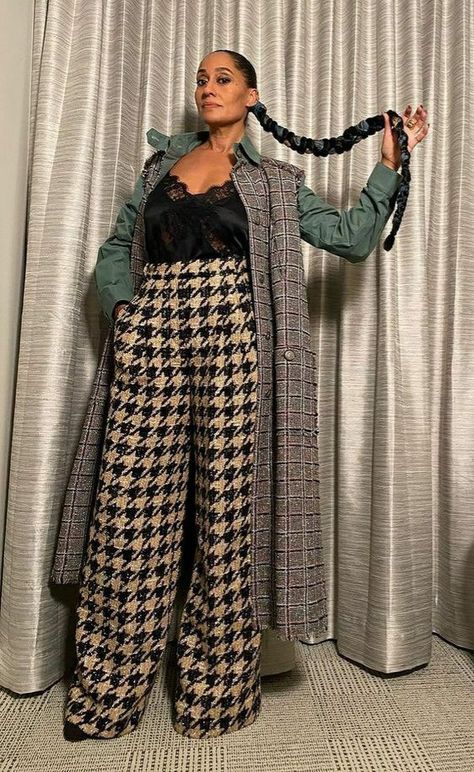 Plaid Pants Outfit Black Women, Oversized Office Outfit, Cropped Leather Pants Outfit, Retro Outfits For Women, Neutral Color Outfits, Ellis Ross, Holiday Outfits Women, Fall Attire, Christmas Outfits Women