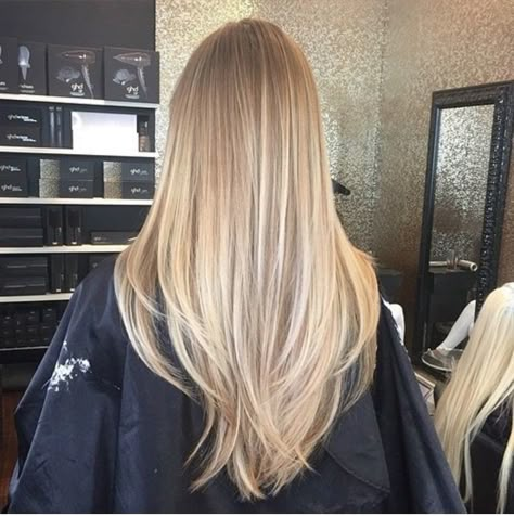 Blond Balayage, Blonde Hair Shades, Blonde Hair Inspiration, Blonde Hair Looks, Brown Blonde Hair, Hair Shades, Long Blonde, Long Blonde Hair, Grunge Hair