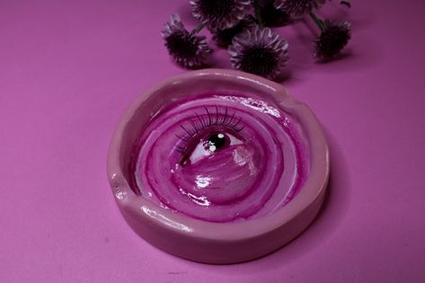 Eye Ashtray Clay, Eye Ashtray, Clay Aiken, Lighter Art, Clay Art Ideas, Dry Clay Ideas, Air Dry Clay Ideas, Hand Chain Jewelry, Sculpture Art Clay