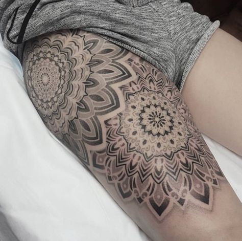 Mandala tattoo Mandala Thigh Tattoo, Botanisches Tattoo, Geometric Sleeve Tattoo, Dragon Tattoo For Women, Muster Tattoos, Gorgeous Tattoos, Leg Tattoos Women, Leg Sleeve Tattoo, Butterfly Tattoos