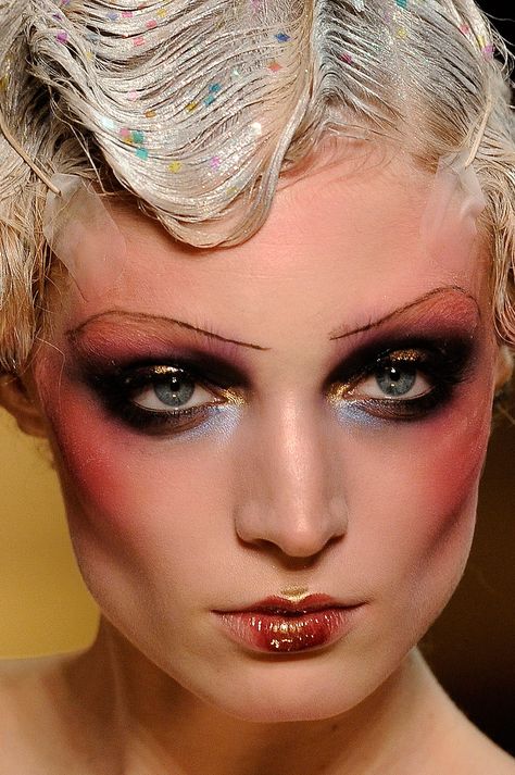 John Galliano Spring 2011 Cabaret Makeup, 20s Makeup, Editorial Make-up, 1920s Makeup, Fantasy Make-up, Pat Mcgrath Makeup, Drag Make-up, Avant Garde Makeup, Drag Makeup