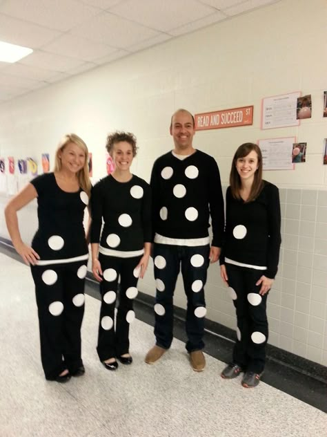 Domino teacher costumes! Dominoes Costume, Costumes For Work, Halloween Costumes For Work, Teacher Halloween Costumes, Teacher Costumes, Clever Halloween Costumes, Homemade Halloween Costumes, Diy Halloween Costumes Easy, Teachers Halloween