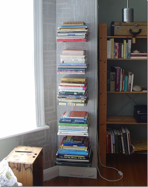 if only we had more walls.... we DO have more books! like these "invisible" book shelves Invisible Bookshelf, Pallet Deck Diy, Invisible Shelves, Diy Bookshelves, Diy Space Saving, Floating Books, Floating Bookshelf, Floating Bookshelves, Diy Dresser Makeover