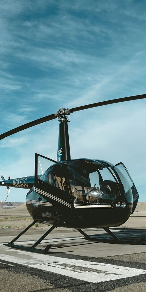 Helicopter Aesthetic, Helicopter Wallpaper, Vehicle Wallpaper, Flying Plane, Workplace Romance, Fly Plane, Helicopter Pilot, Classy Lifestyle, Military Aesthetic