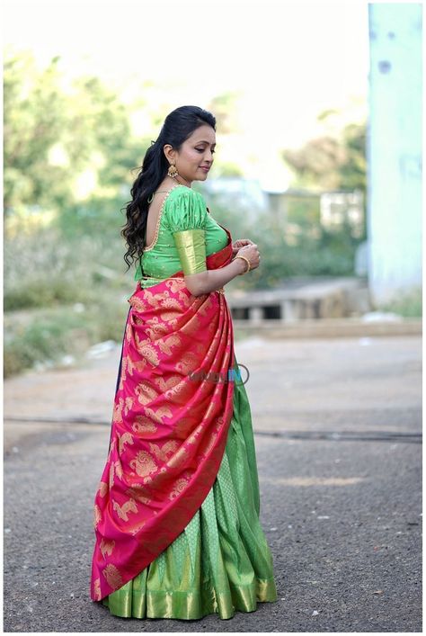 Green Half Saree, Suma Kanakala, Gallery Pictures, South Actress, Movie Stills, Telugu Movies, Movie Reviews, Half Saree, Latest Updates