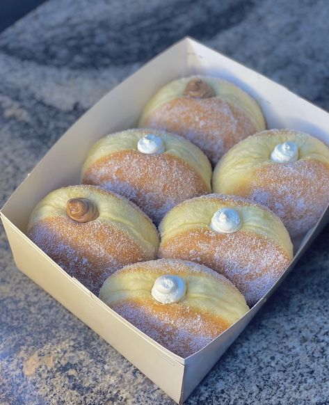 Homemade cream filled donuts Milky Doughnut, Milky Donut, Donuts Business, Doughnut Aesthetic, Aesthetic Pastries, Donut Business, Anniversary Food, Cream Filled Donuts, Fancy Donuts