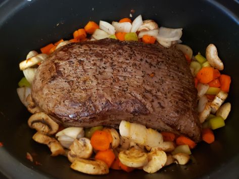 Elk Round Steak, Elk Roast Recipe, Elk Meat Recipes, Elk Steak, Elk Recipes, Pot Roast Crock Pot Recipes, Crockpot Steak, Round Steak, Crockpot Roast