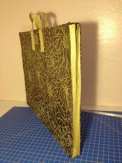 The Sewing Lab: Tutorial: Art Portfolio Case Diy Art Portfolio, Art Portfolio Case, Portfolio Bag, Sewing To Sell, Portfolio Case, Diy Wedding Gifts, Trendy Diy, Incredible Art, Fabric Ideas