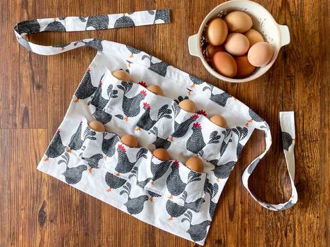 How To Make Aprons, Farmhouse Fashion, Ballerina Farm, Egg Apron, Egg Collecting Apron, Renegade Seamstress, Apron Pattern Free, Chicken Aprons, Egg Aprons