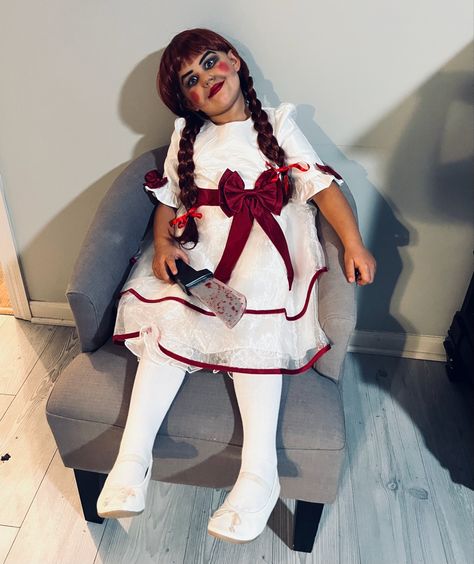 Annabelle constume and makeup Annabelle Makeup, Annabelle Costume, Annabelle Halloween, Halloween Costumes For Kids, Kids Costumes, Harajuku, Halloween Costumes, Halloween, Makeup