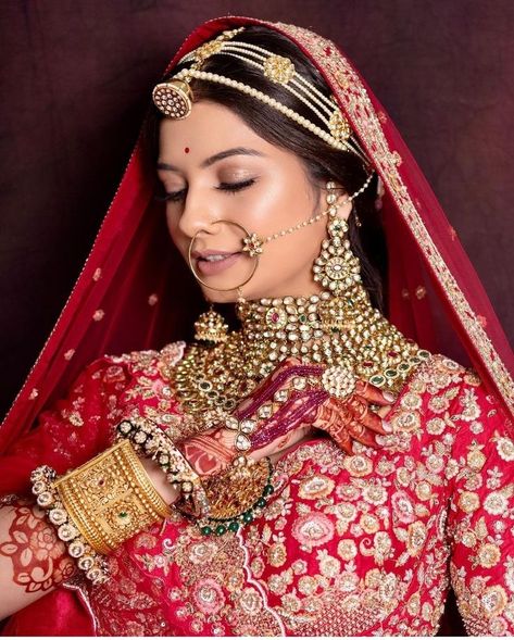 10+ Best Bridal Makeup Artist In West Delhi For Your Perfect Look! - SetMyWed Mathapatti For Bridesmaid, Rajwadi Makeup Look, Rajwadi Bride Look, Jodha Look Bride, Rajasthani Bride Look, Rajputani Bride Look, Jodha Bridal Look, Rajasthani Jwellary, Rajwadi Bride