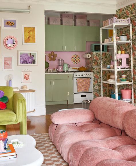 Maitri Mody Barbie Apartment Aesthetic, Pastel House Decor, Pink And Green Living Room, Eclectic Cottagecore, Retro Maximalist, Small Apartment Interior, Deco Rose, Dream Apartment Decor, Pastel House