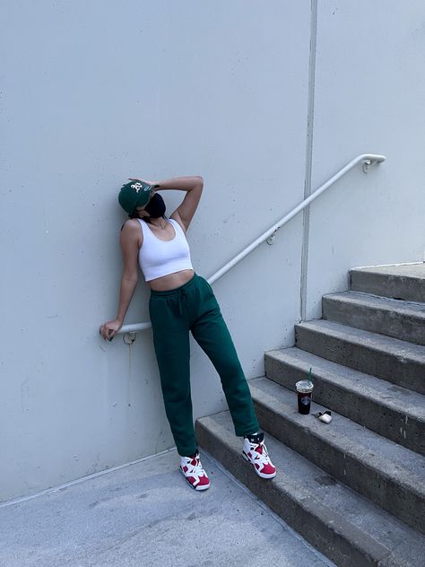 Green Sweats Outfit, Jordan 6 Outfit Woman, Green Hat Outfit, Comfy Outfits Fall, Mirrors Aesthetic, Aesthetic Mirrors, Lazy Girl Outfits, Cute Rooms, Idea Story