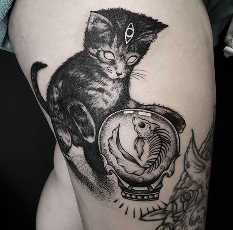 Adorable Evilness cat tattoo ^ "I can zee ma meal" by Niko Nerdo • https://www.instagram.com/p/BkDa2waALm1/ Cats Sketch, Third Eye Tattoos, 16 Tattoo, Witch Tattoo, Tattoo Cat, Spooky Tattoos, Gothic Tattoo, Horror Tattoo, Best Sleeve Tattoos