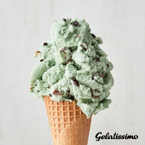 Freshen yoour flavour obsession with our Summer Indulgence made with KitKat®! 🍃Mint Choc Chip made with KitKat® - Creamy mint and white chocolate gelato loaded with choc chips and chunks of KitKat. Can’t wait to try our Summer Indulgence made with KitKat? These flavours are available across all Australian stores today for a limited time only. Best Ice Cream Flavors, Mint Choc Chip, Chocolate Gelato, British Sweets, Mint Gelato, Mint Chocolate Ice Cream, Mint Chocolate Chip Ice Cream, Mint Ice Cream, Choco Chips