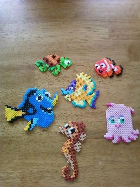 Nemo Perleplader Ideas Disney, Nemo Characters, Finding Nemo Characters, Perler Creations, Melty Bead Patterns, Easy Perler Beads Ideas, Fuse Bead Patterns, Art Perle, Hama Beads Design