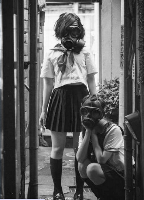 Mask Photography, Gas Mask Girl, Portrait Photography Men, Mask Girl, Body Reference Poses, A Silent Voice, Dynamic Poses, Photo Mask, Gas Mask