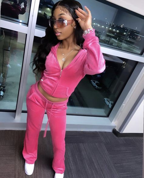 Pink Tracksuit Outfit, Pink Jumpsuit Outfit, Hot Pink Tracksuit, Cute Outfits Y2k, Pink Sweats Outfit, 00s Fashion Outfit, Sweatsuit Outfit, Juicy Tracksuit, Sweats Outfit