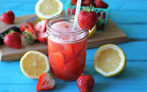 Strawberry Lemonade Agave Nectar Recipes, Fun Foods To Make, Blender Drinks, Cocktails Recipes, Drinks Cocktails, Agave Nectar, Strawberry Lemonade, Smoothie Drinks, Refreshing Drinks