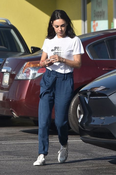 Mila Kunis Casual, Cool Summer Palette, Mila Kunis, October 29, Star Style, Converse Chuck Taylor All Star, Celebrity Fashion, Chuck Taylor All Star, Converse Chuck